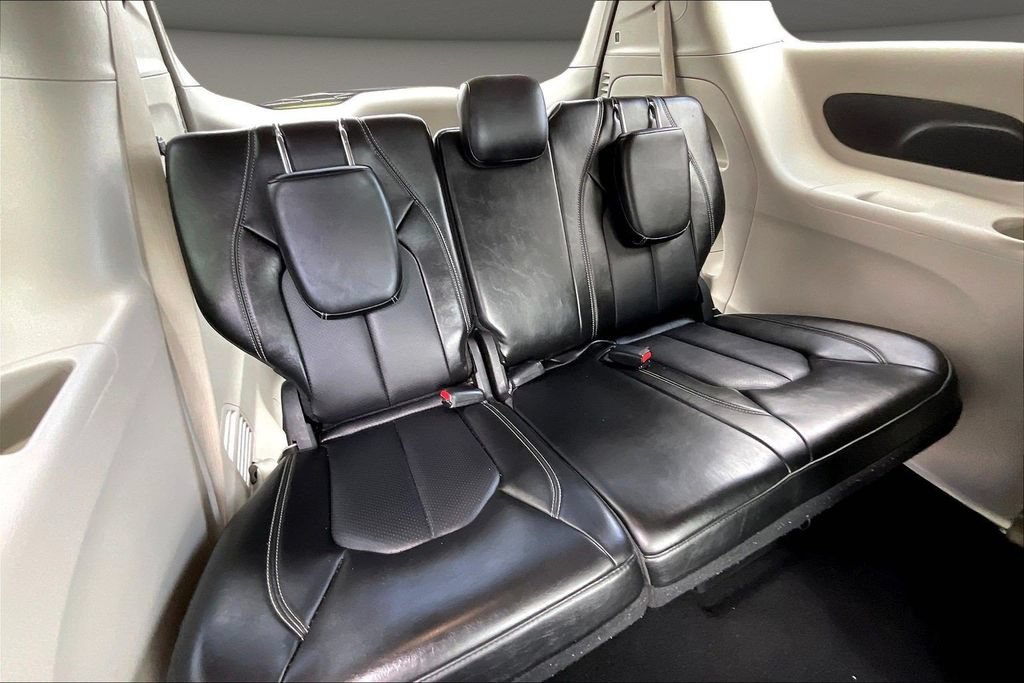 Used 2024 Chrysler Pacifica Touring-L FWD image 28