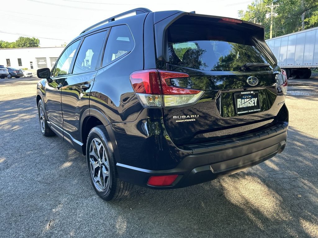 Used 2020 Subaru Forester Premium AWD/4WD image 6