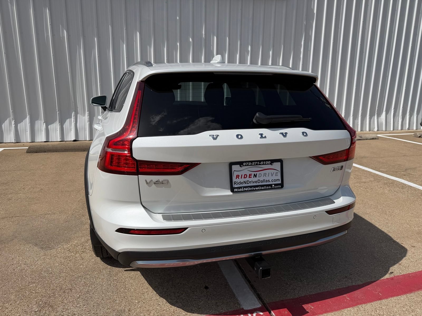 Used 2023 Volvo V60 B5 Cross Country Ultimate AWD/4WD image 5