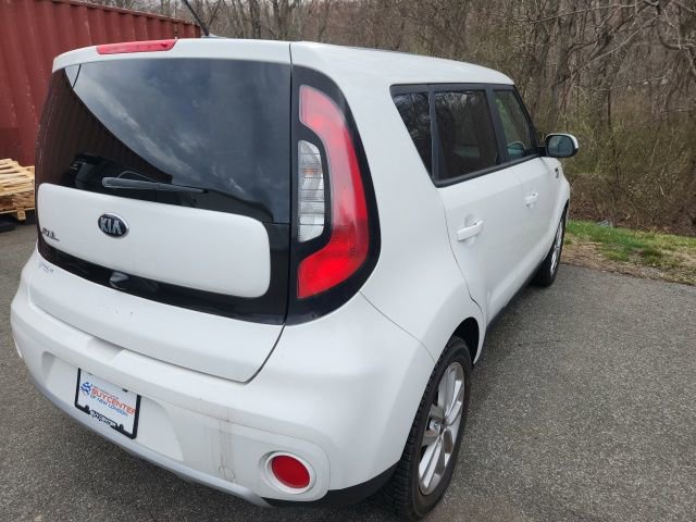 Used 2017 Kia Soul + image 4