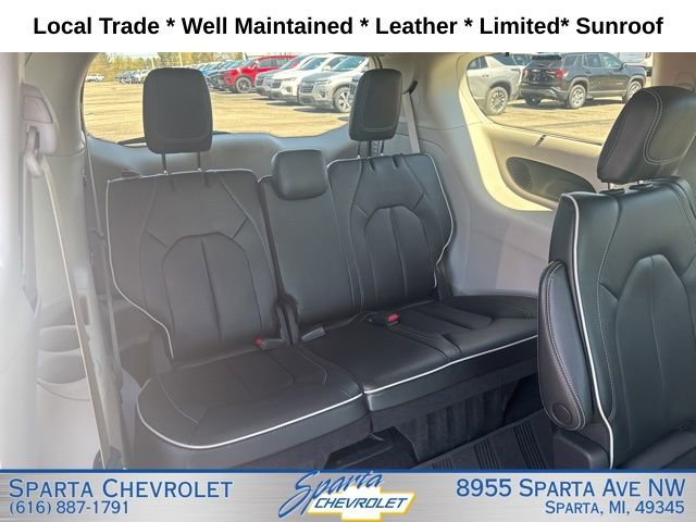 Used 2022 Chrysler Pacifica Limited image 32