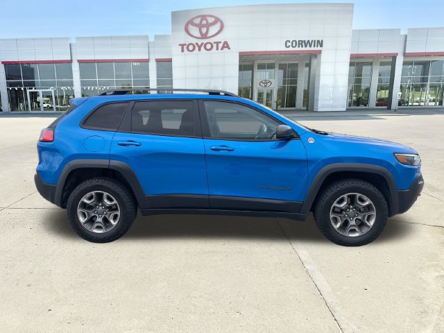 Used 2019 Jeep Cherokee Trailhawk w/ Cold Weather Group AWD/4WD image 6
