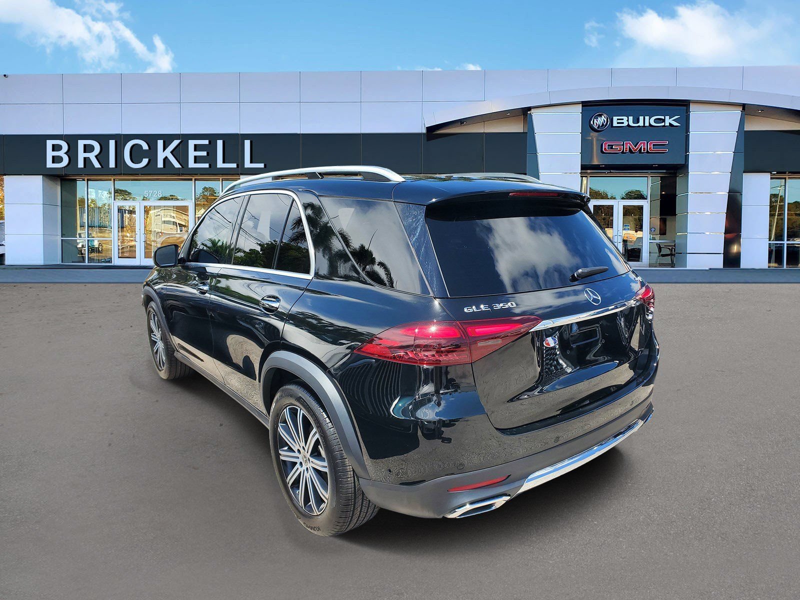 Used 2024 Mercedes-Benz GLE 350 4MATIC image 4