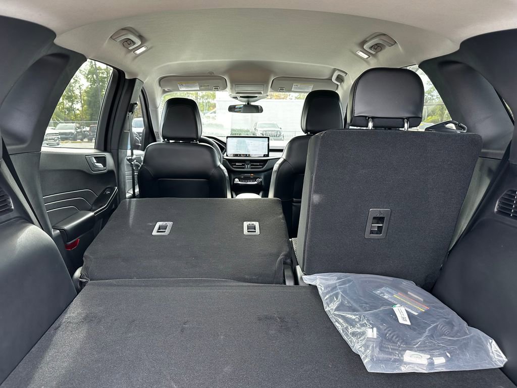 Used 2023 Ford Escape SE image 44