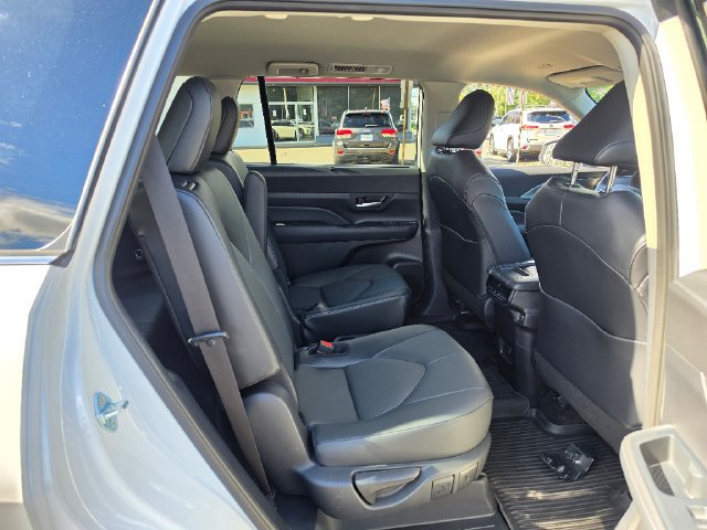 Used 2024 Toyota Grand Highlander AWD image 14