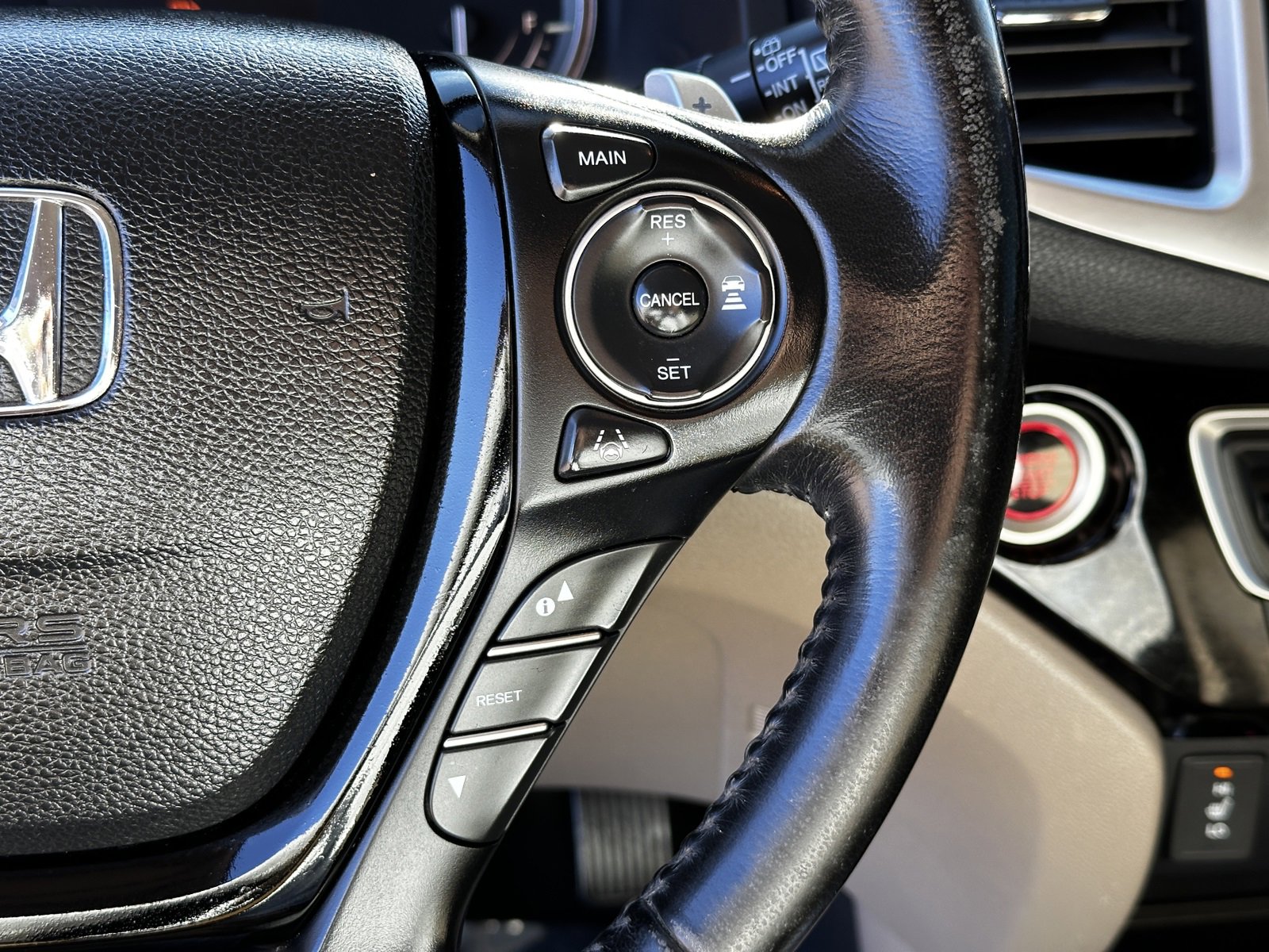 Used 2016 Honda Pilot Touring image 29