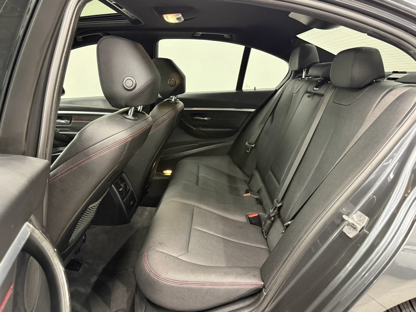 Used 2018 BMW 330i xDrive Sedan AWD/4WD image 14