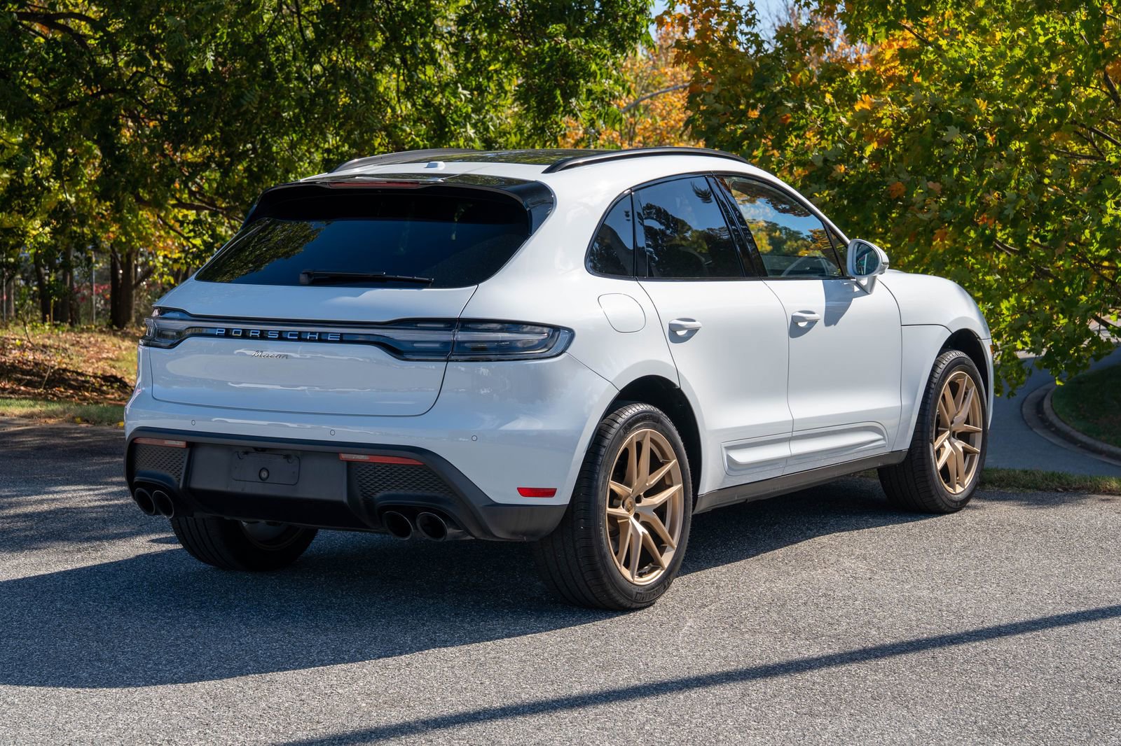 Certified 2025 Porsche Macan Base image 7
