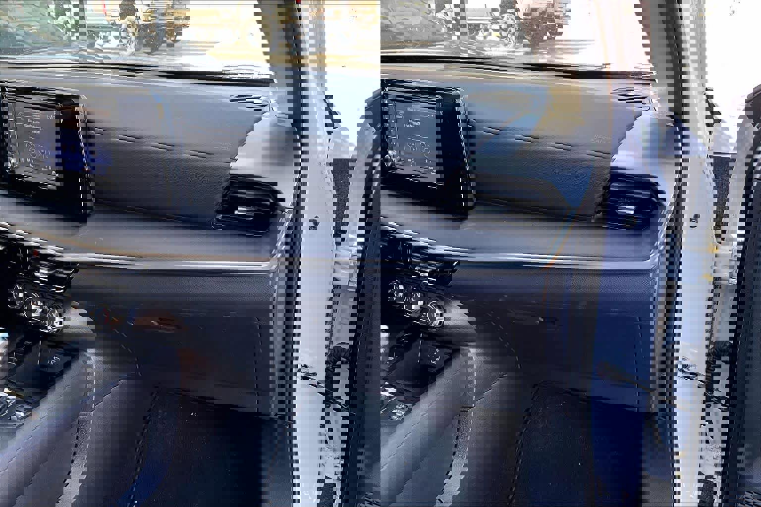 Certified 2025 Nissan Kicks S image 15