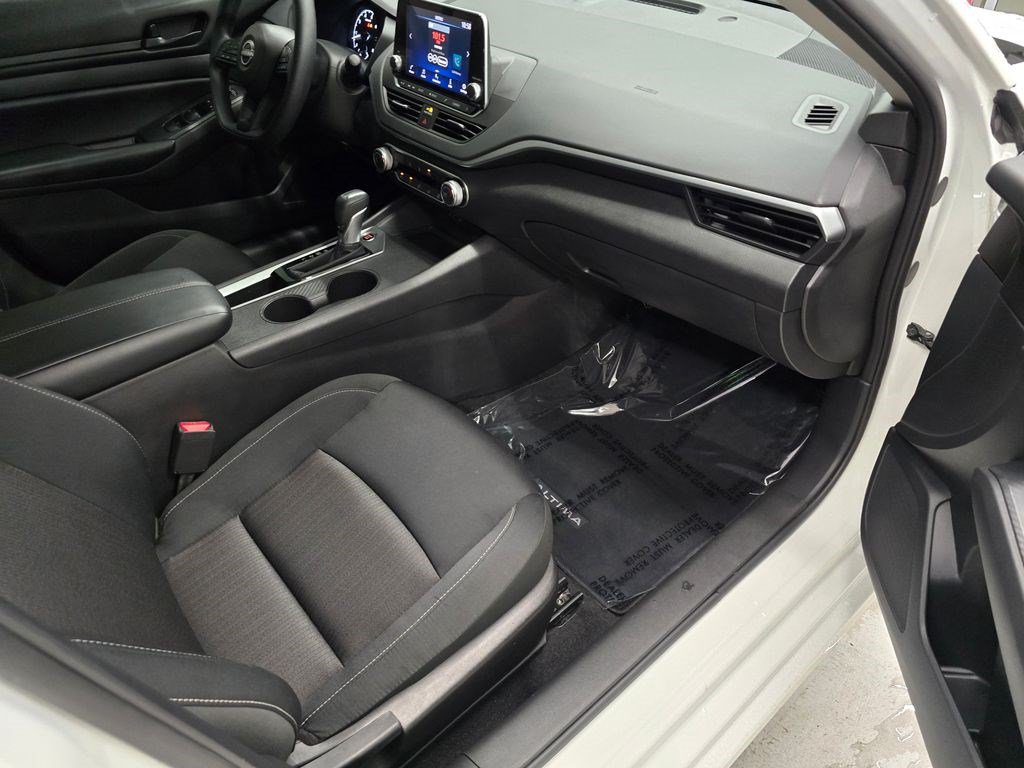 Used 2025 Nissan Altima 2.5 S FWD image 28