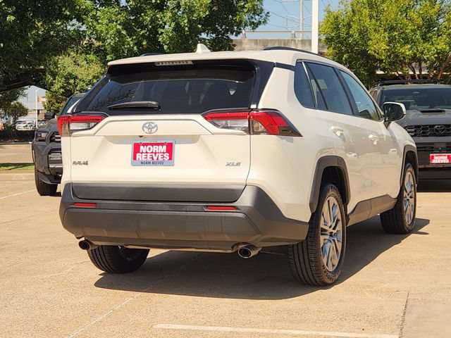 Used 2022 Toyota RAV4 XLE Premium FWD image 3