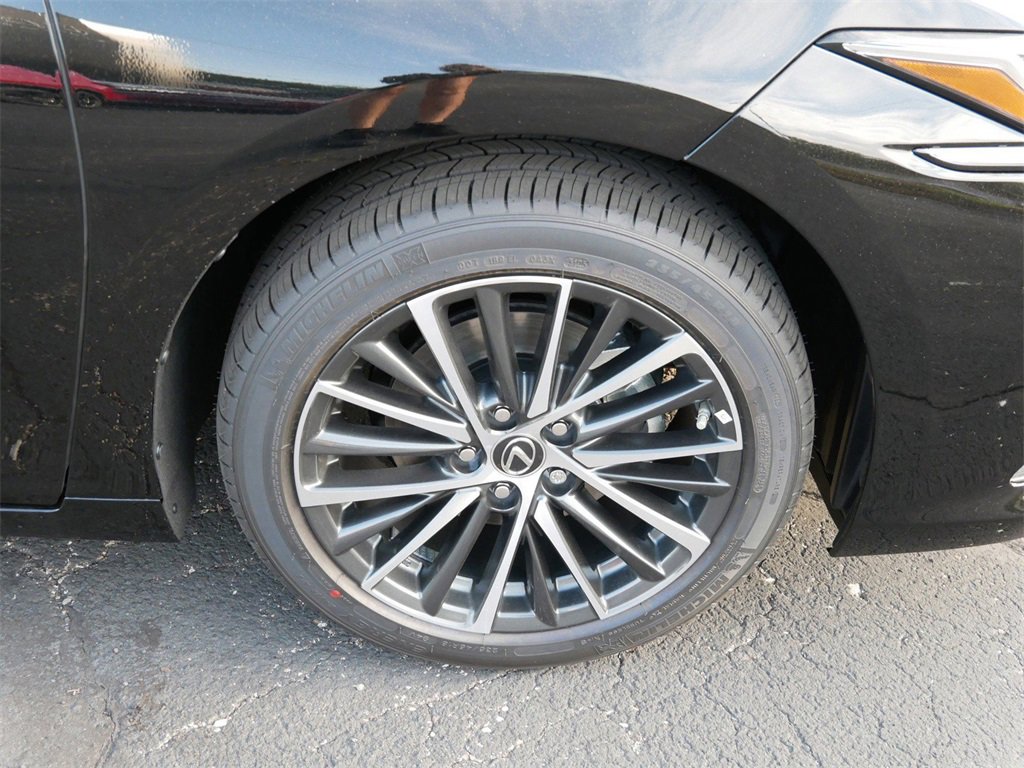 New 2025 Lexus ES 300h w/ Premium Package image 7