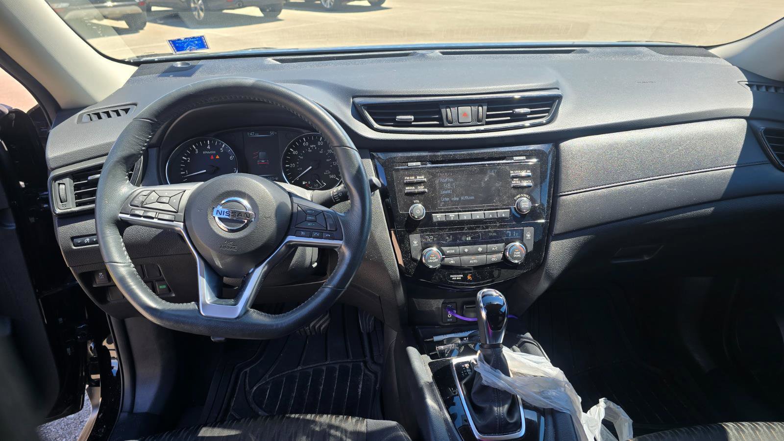 Used 2017 Nissan Rogue SV AWD/4WD image 6