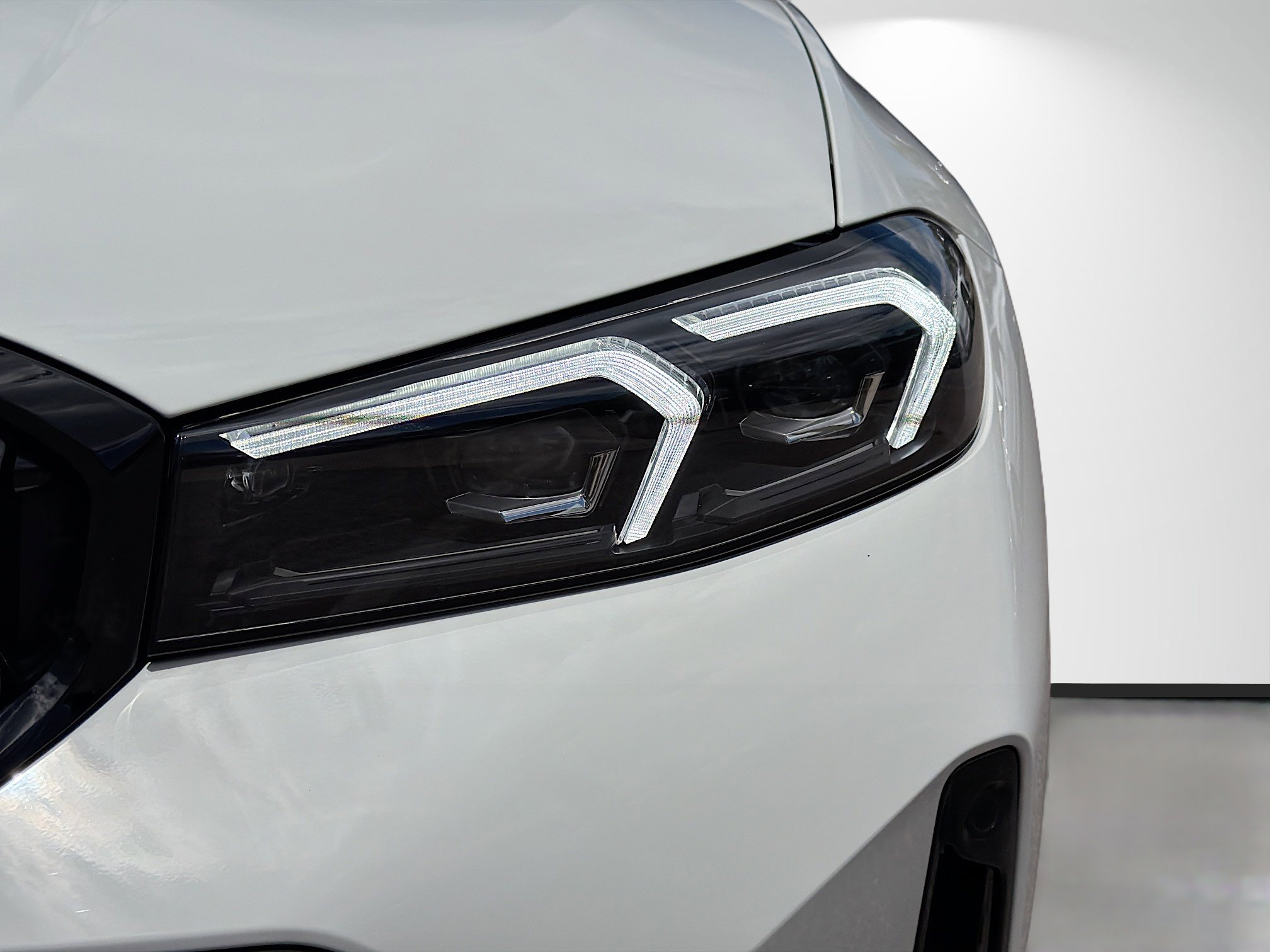 New 2026 BMW 330i Sedan w/ M Sport Package image 9