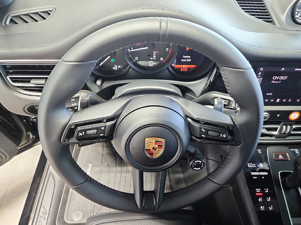 New 2026 Porsche Macan AWD/4WD image 20