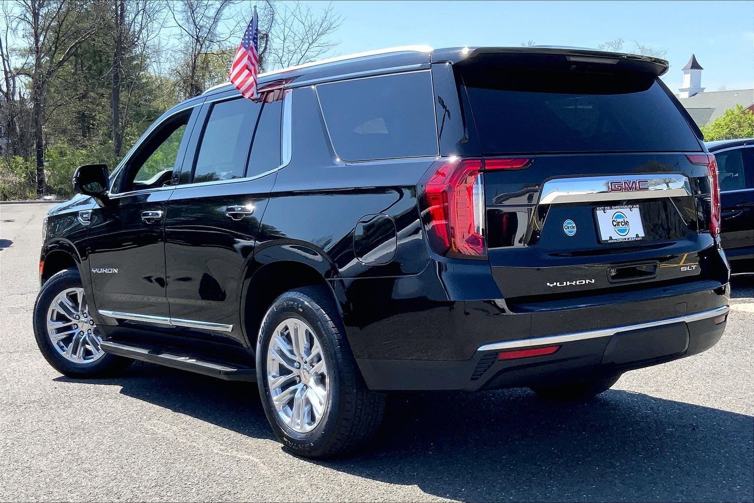 Used 2023 GMC Yukon SLT w/ SLT Premium Package AWD/4WD image 11
