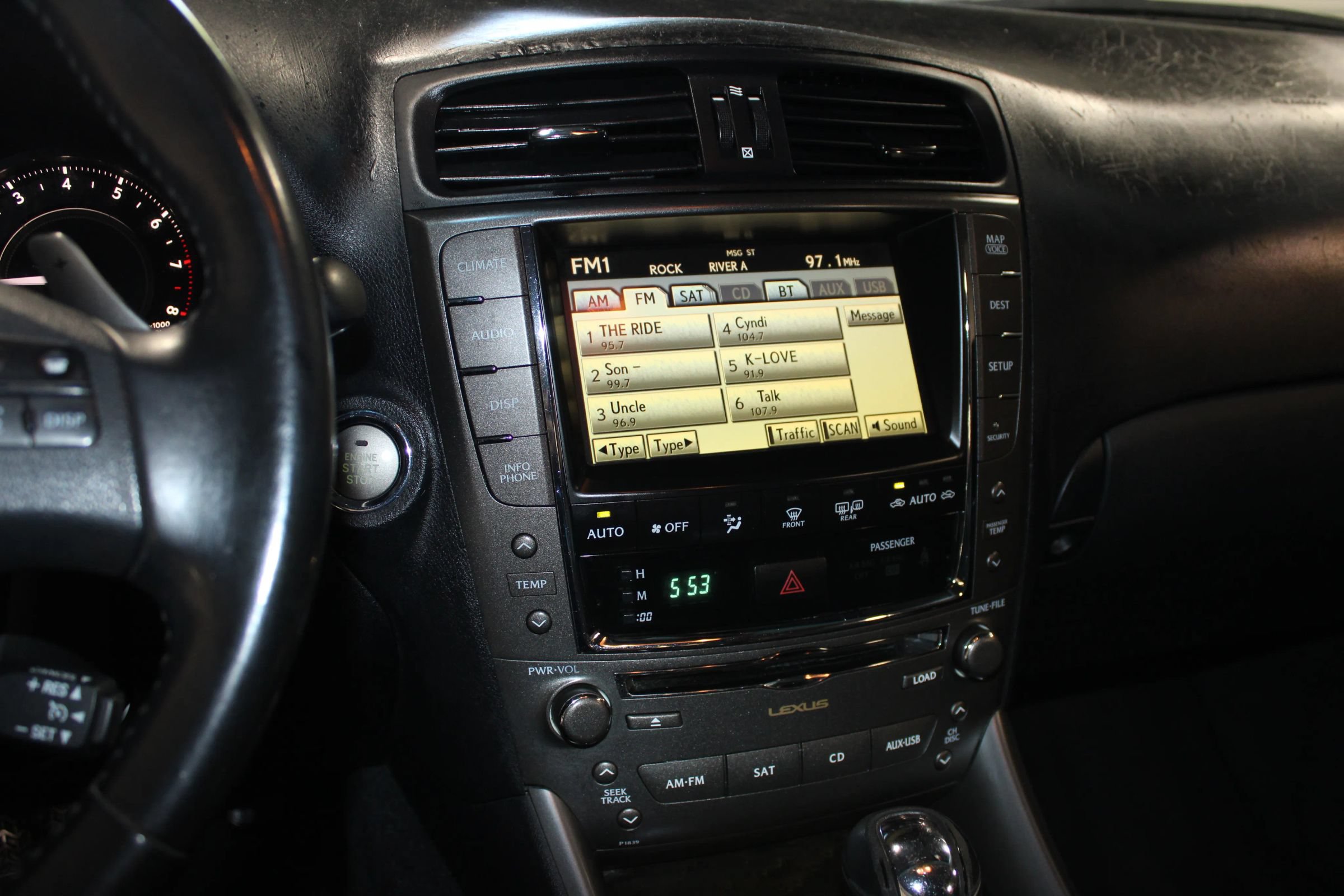 Used 2010 Lexus IS 350C w/ Luxury Pkg RWD image 15