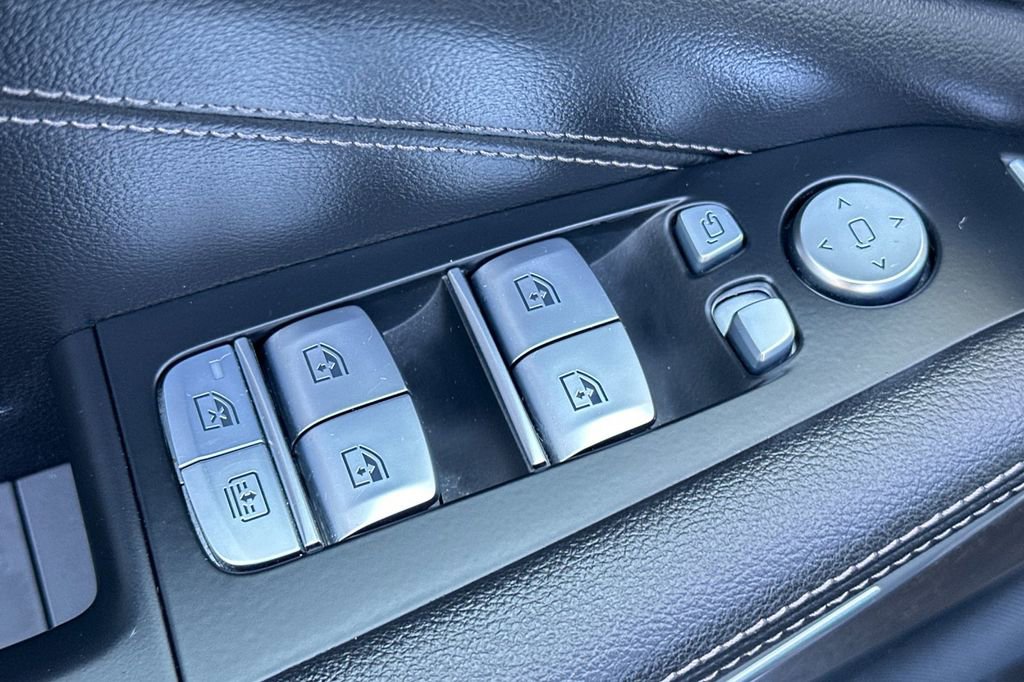 Used 2022 BMW X7 xDrive40i w/ M Sport Package image 11