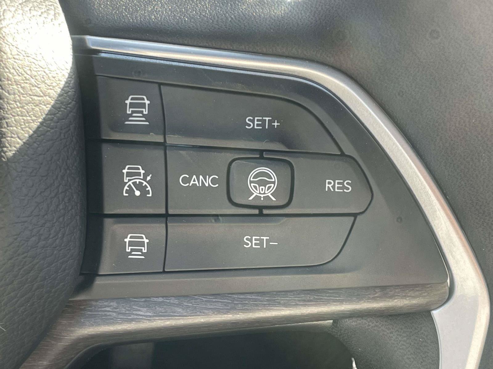 New 2026 Jeep Grand Cherokee Limited w/ Limited Altitude Package AWD/4WD image 16