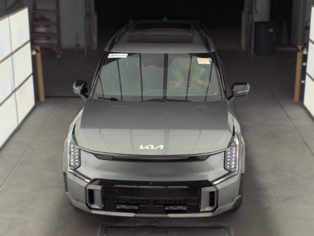 Used 2024 Kia EV9 GT-Line AWD/4WD image 3