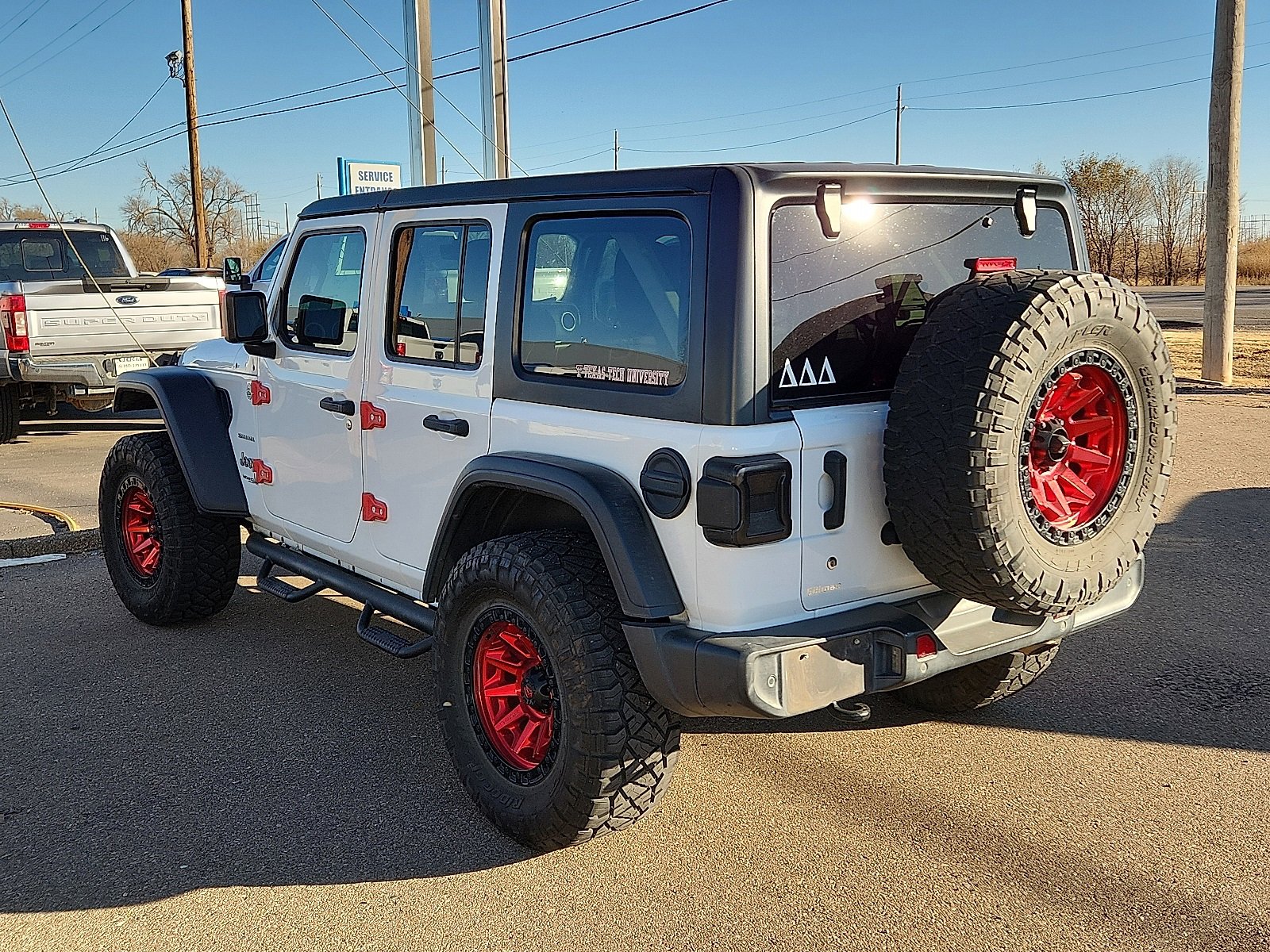 Used 2019 Jeep Wrangler Unlimited Sahara image 3