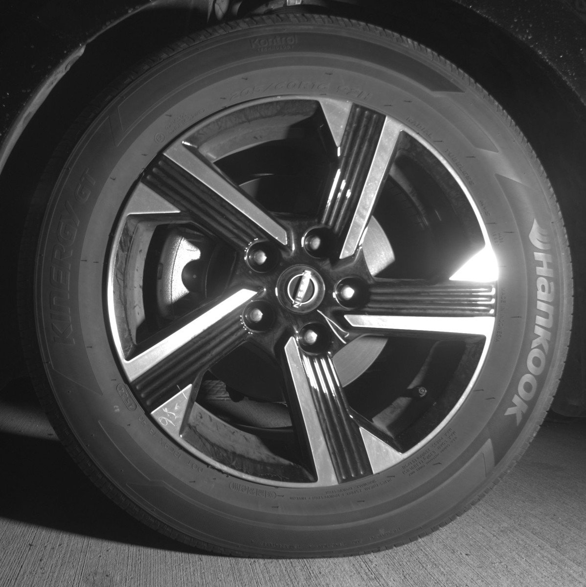 Used 2025 Nissan Sentra SV FWD image 11
