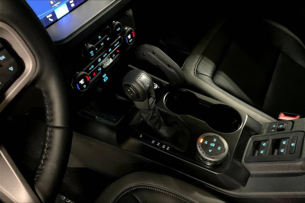 New 2025 Ford Bronco Outer Banks w/ Sasquatch Package AWD/4WD image 8
