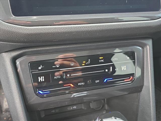 Used 2024 Volkswagen Tiguan SE w/ Panoramic Sunroof Package image 13