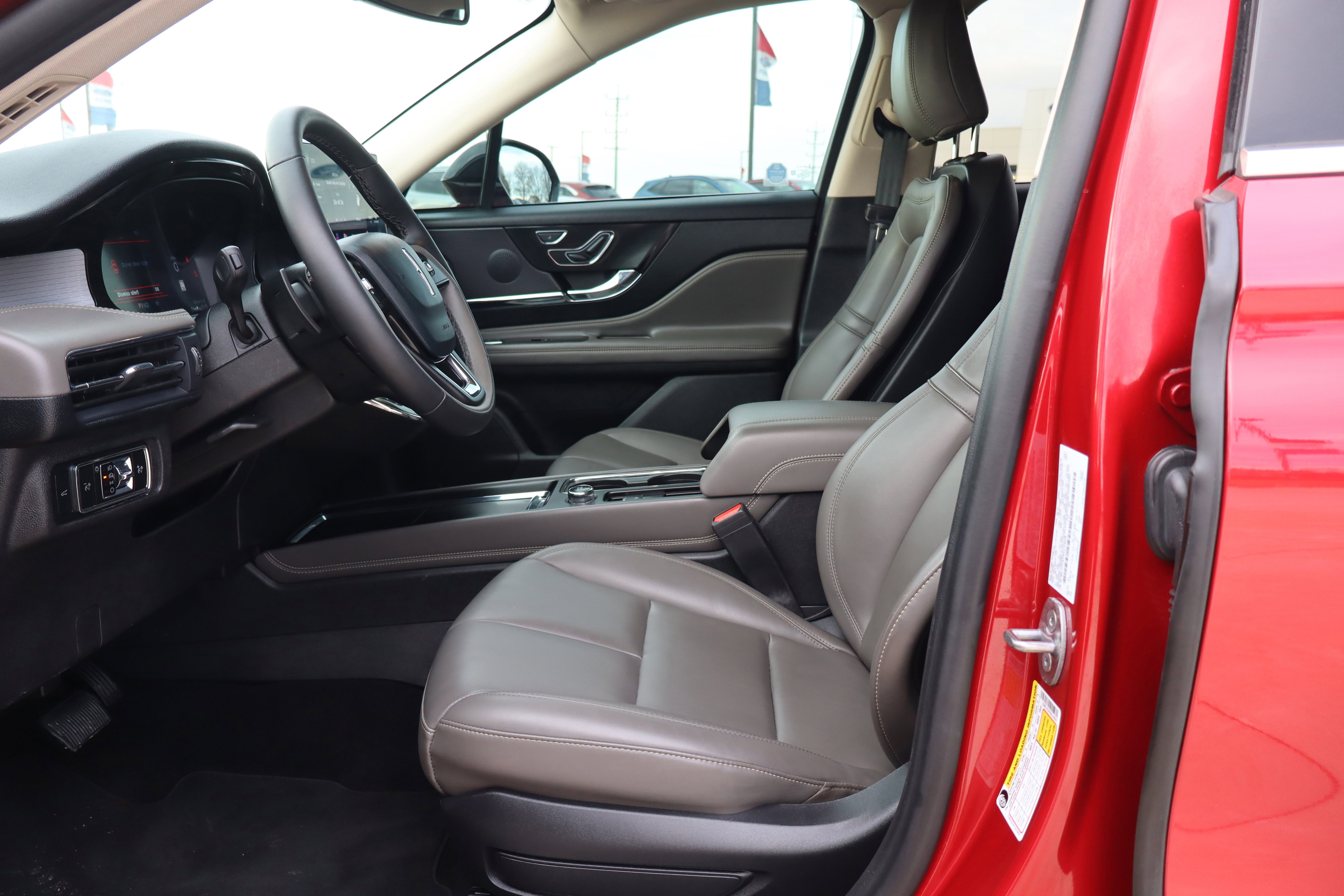 Used 2024 Lincoln Corsair Premiere w/ Rear Removable Package Tray image 10