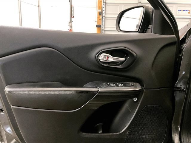 Used 2015 Jeep Cherokee Limited AWD/4WD image 22