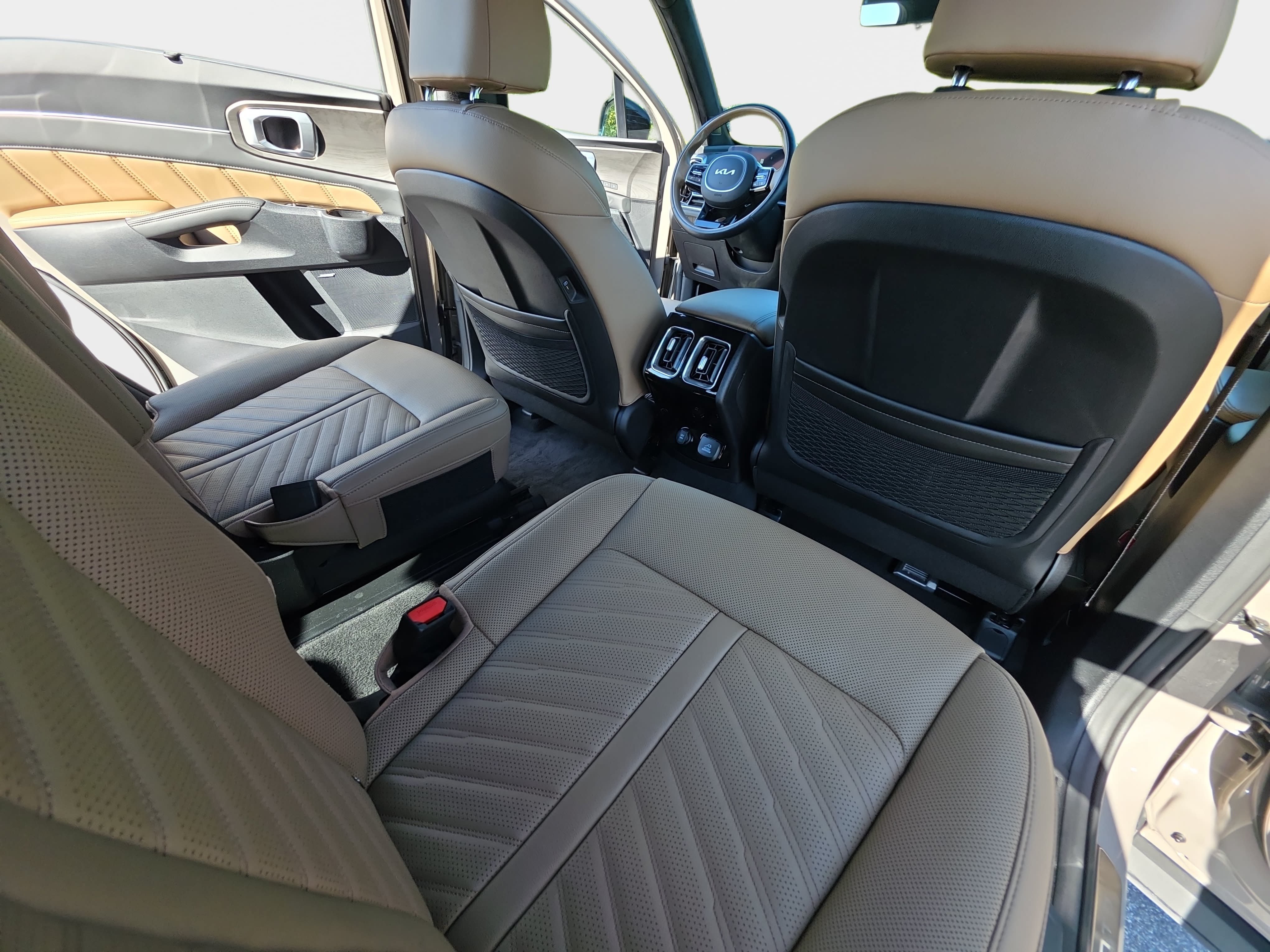Used 2025 Kia Sorento SX Prestige w/ Olive Brown Leather Package AWD/4WD image 11