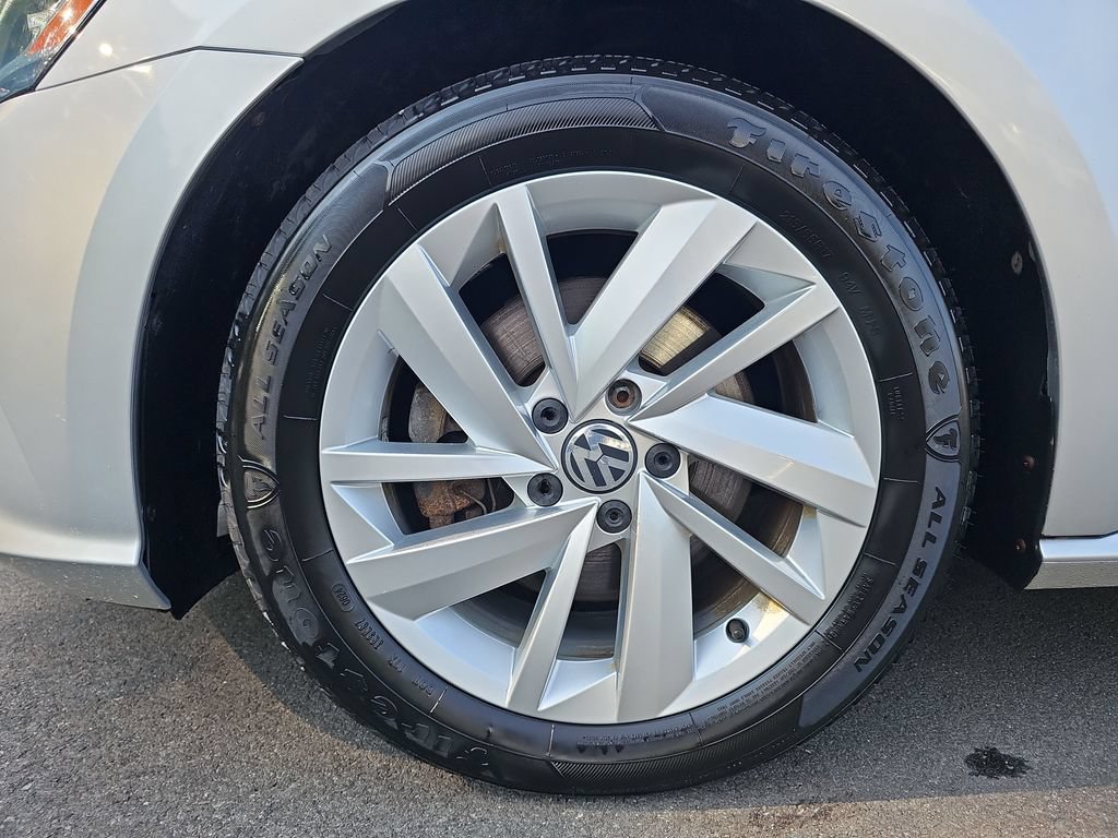 Used 2018 Volkswagen Passat 2.0T SE FWD image 23