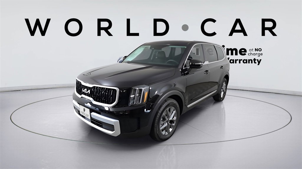 Used 2024 Kia Telluride LX image 3