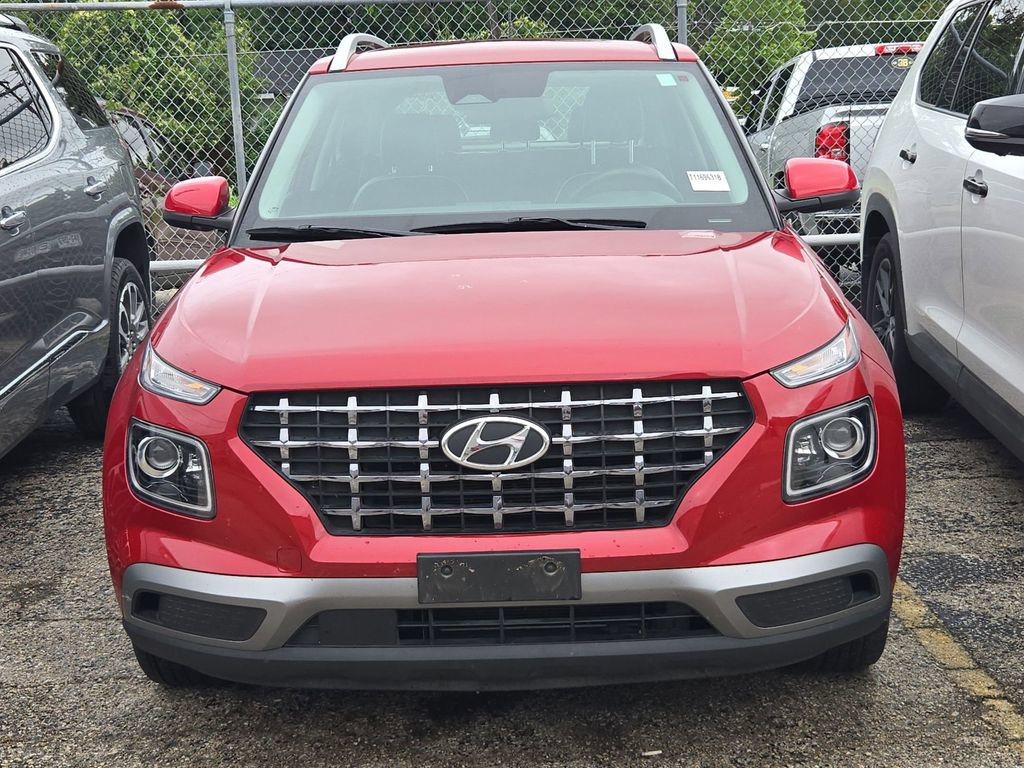 Used 2023 Hyundai Venue Limited FWD image 5