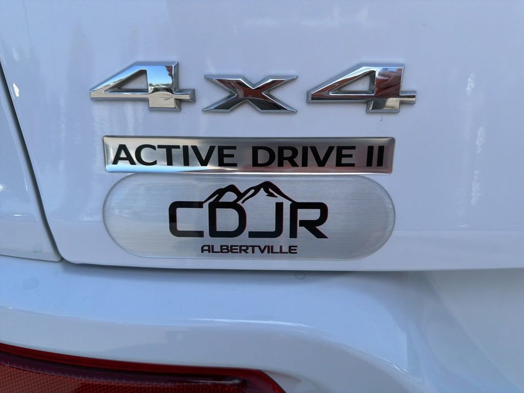 Used 2018 Jeep Cherokee Overland w/ Technology Group image 16