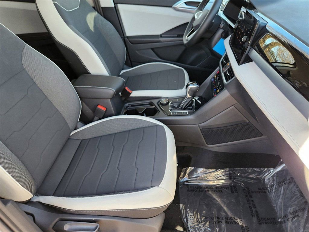 New 2025 Volkswagen Taos SE image 18