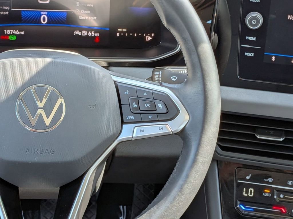 Used 2025 Volkswagen Jetta SE image 21