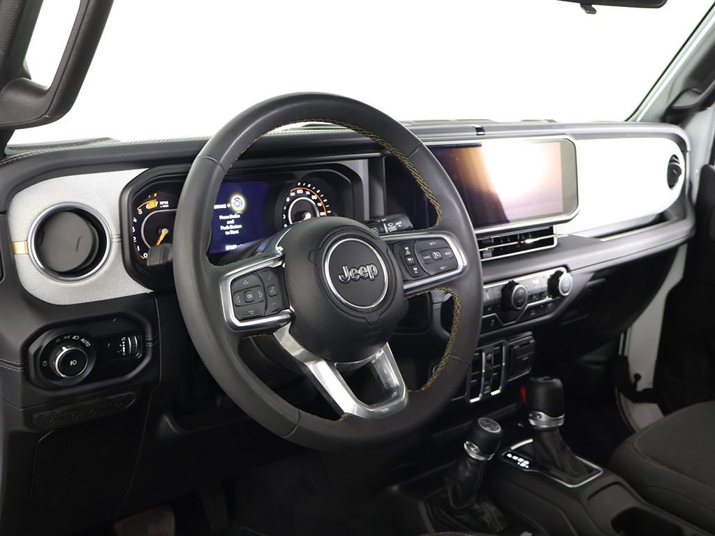 Used 2025 Jeep Wrangler Unlimited Sahara AWD/4WD image 25