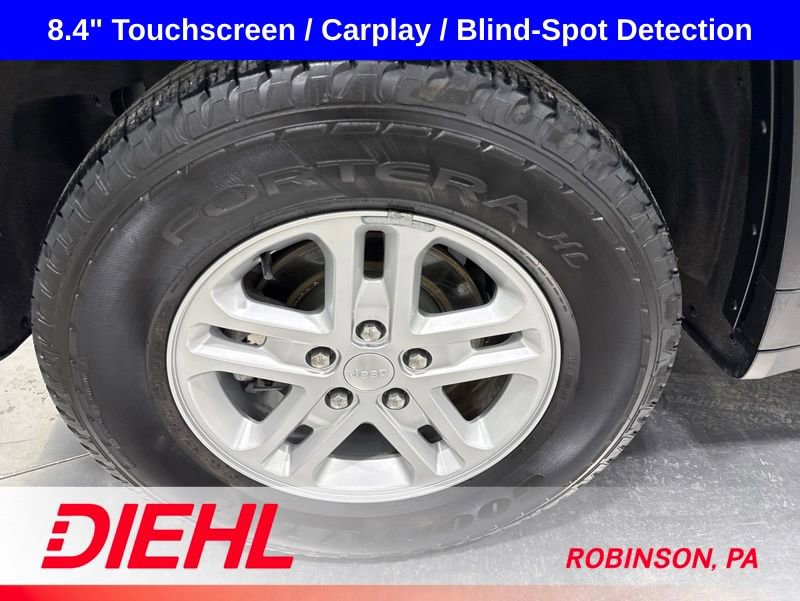 Used 2023 Jeep Grand Cherokee Laredo AWD/4WD image 8