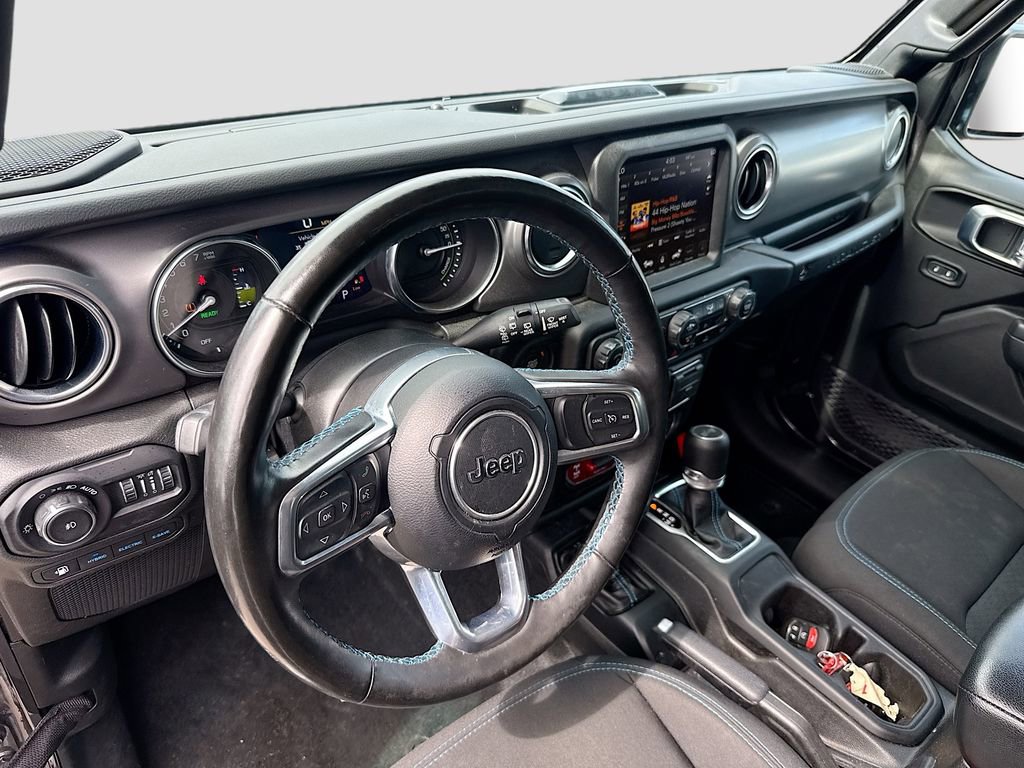 Used 2022 Jeep Wrangler Unlimited Rubicon 4xe w/ Cold Weather Group AWD/4WD image 11