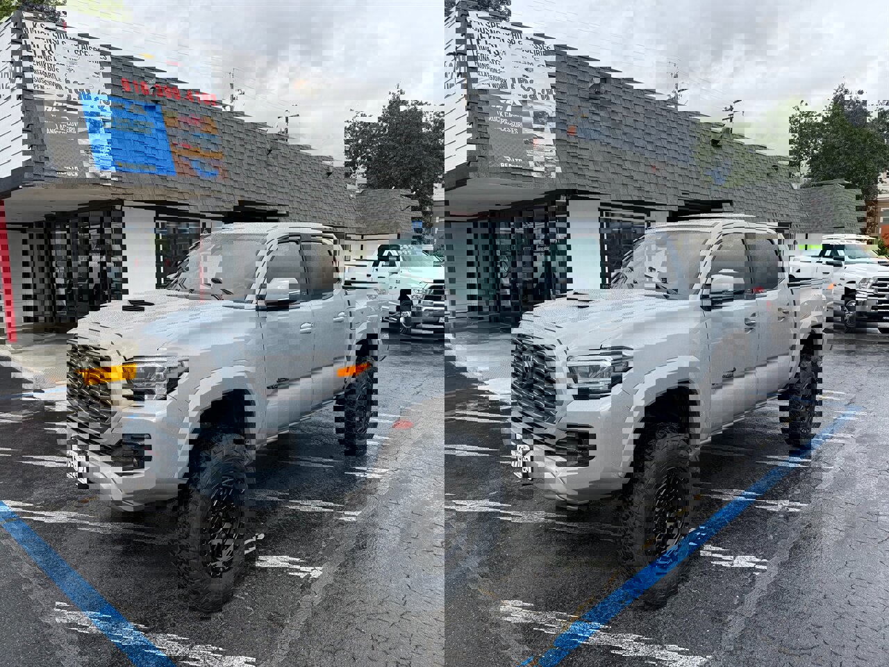 Used 2021 Toyota Tacoma TRD Sport w/ Technology Package AWD/4WD image 1