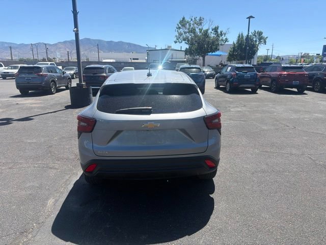 Used 2024 Chevrolet Trax LS w/ LS Convenience Package FWD image 4