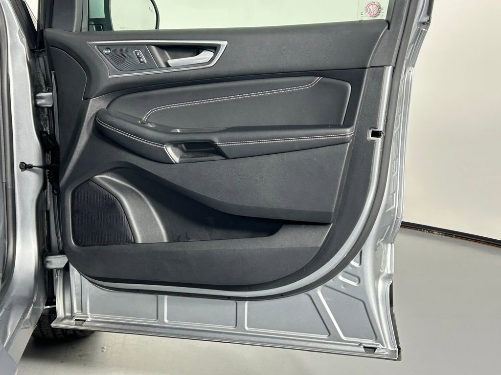 Used 2024 Ford Edge Titanium image 9
