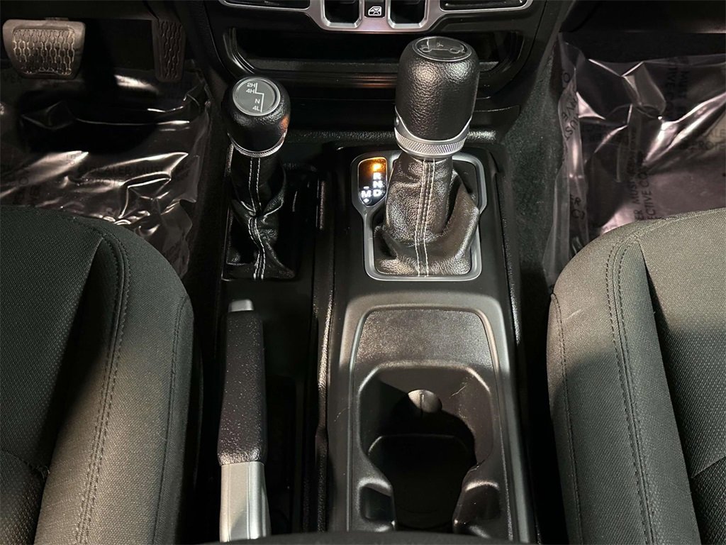 Used 2018 Jeep Wrangler Unlimited Sahara image 21