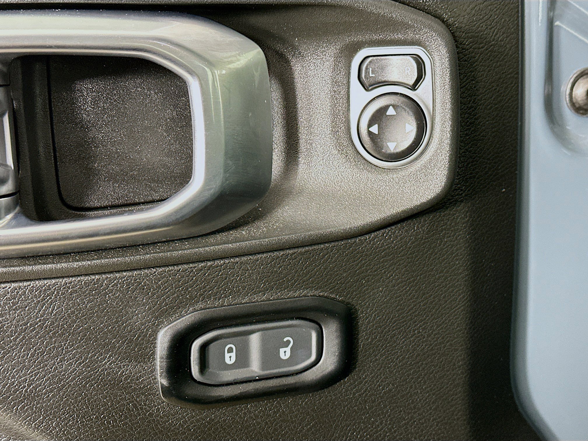 Used 2024 Jeep Wrangler Willys image 15