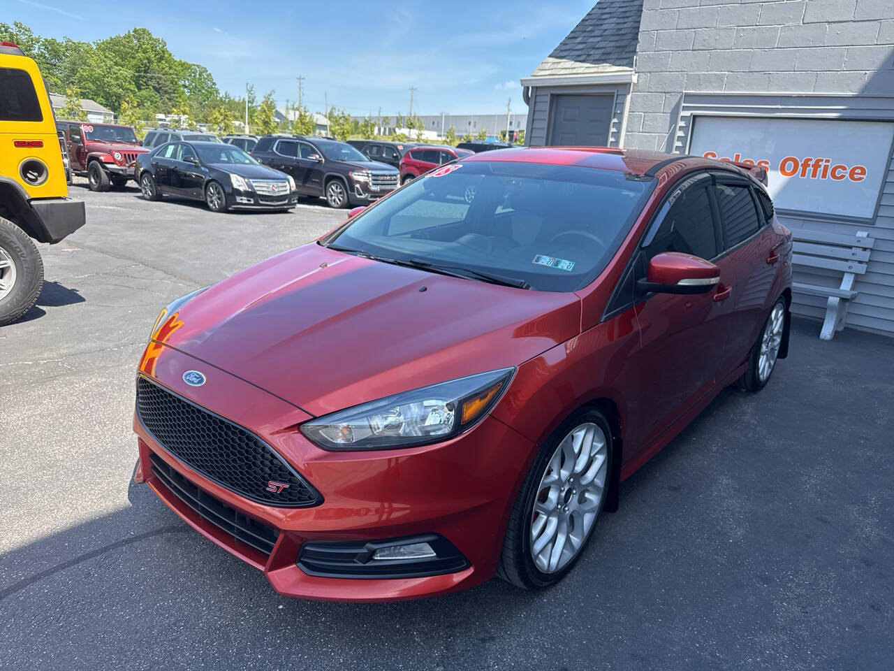 Used 2018 Ford Focus ST FWD image 3