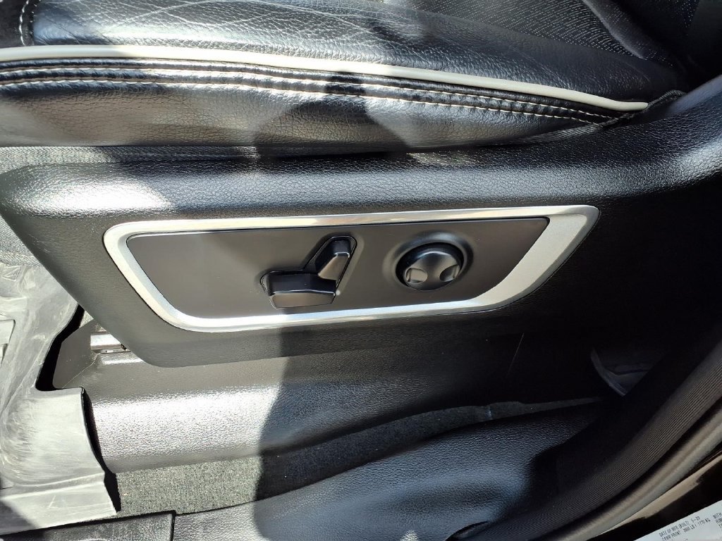 Used 2023 RAM 1500 Laramie AWD/4WD image 18