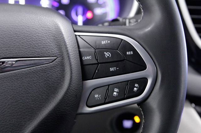 Used 2024 Chrysler Pacifica Touring-L image 28