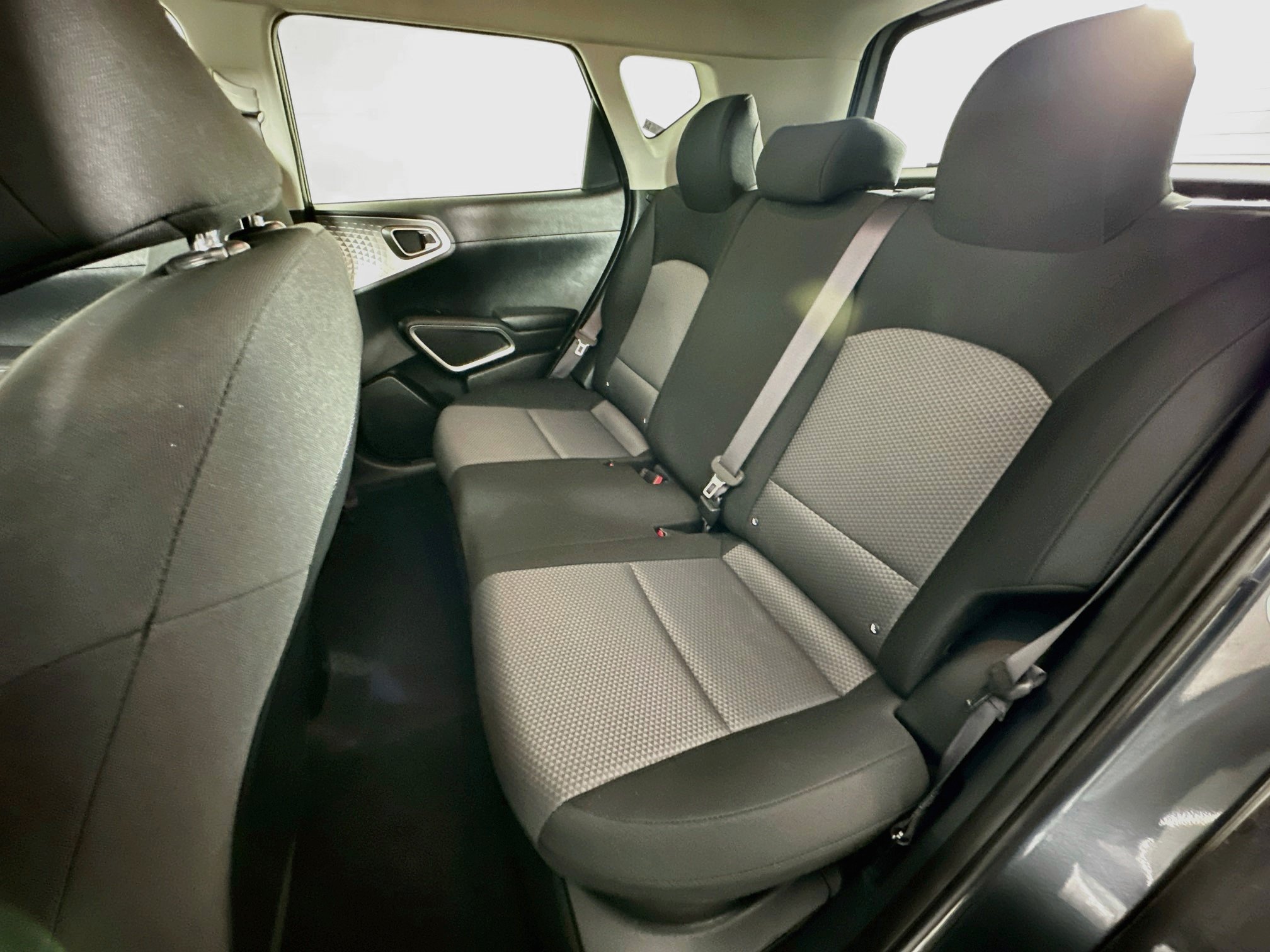Used 2025 Kia Soul LX w/ LX Technology Package FWD image 26