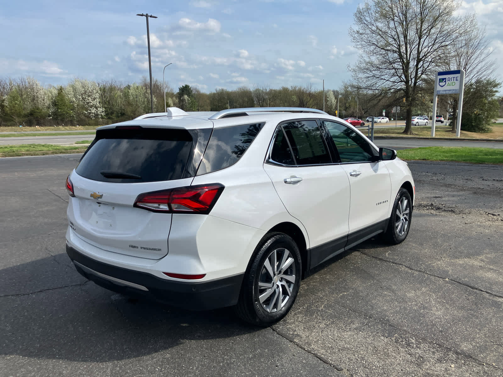 Used 2023 Chevrolet Equinox Premier image 3